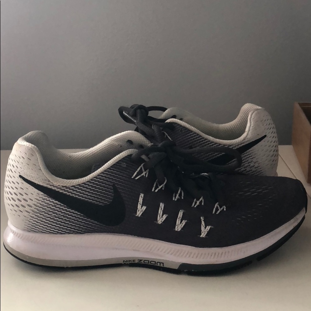 Women’s black nike shoes